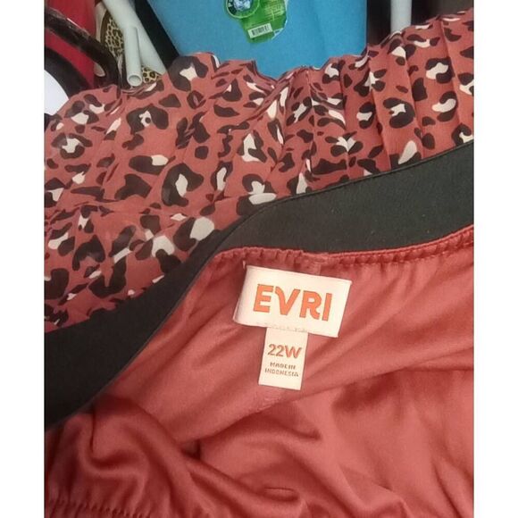 EVRI terra cotta- animal print, pleated, plisse maxi skirt, size 22W - Picture 3 of 4